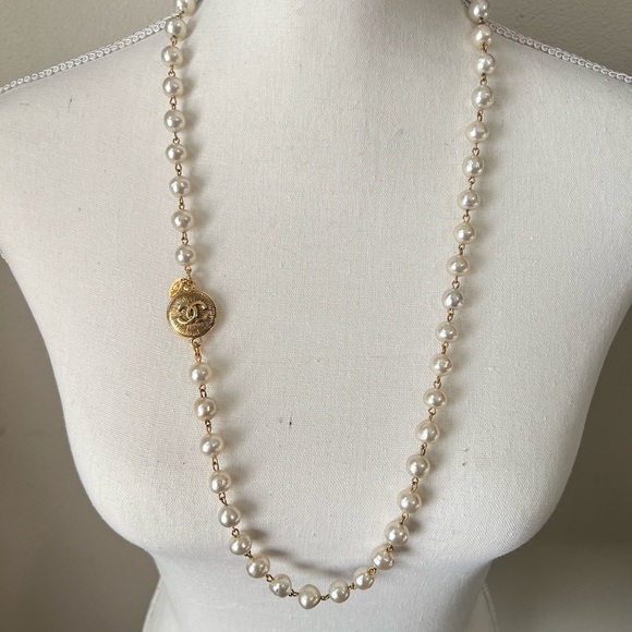 CHANEL Vintage Gold CC Medallion Coin Faux Pearl Necklace - Picture 11 of 11